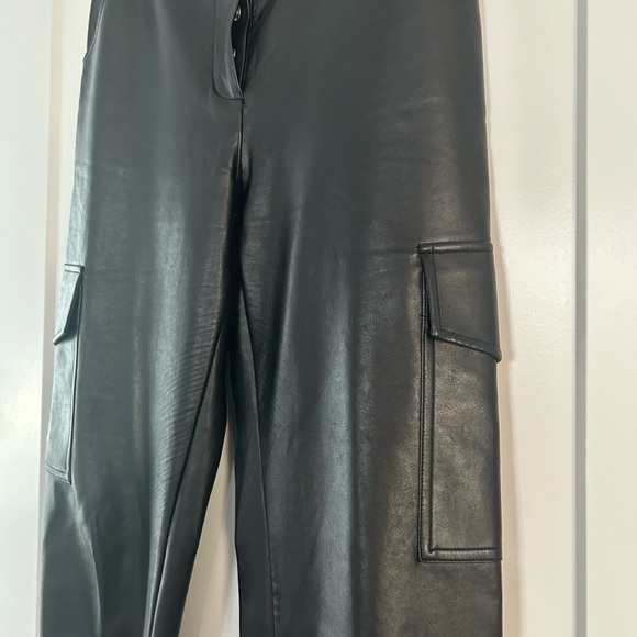 Aritzia Wilfred Modern Cargo Pant Vegan Leather Size 6 - Picture 4 of 7